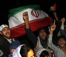 بالصور : استقبال رسمي وفصائلي وشعبي لقافلة أسيا 1 بغزة