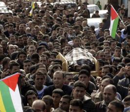 بالصور : جماهير حاشدة تشييع شهيد الخليل 