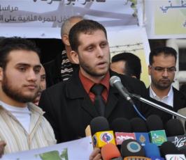 بالصور:صحفيو غزة يتضامنون مع زميلهم الصحفي أبو عرفة المعتقل بسجون السلطة