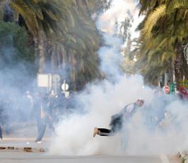 بالصور: انتفاضة الشعب التونسي وفرار زين العابدين بن علي
