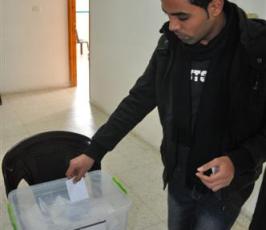 بالصور: كاميرا فلسطين اليوم تتجول بقاعات انتخابات منتدى الممرض الفلسطينى