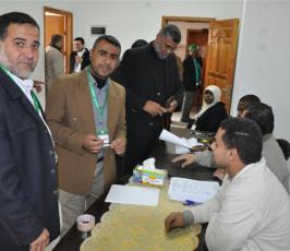 بالصور: كاميرا فلسطين اليوم تتجول بقاعات انتخابات منتدى الممرض الفلسطينى