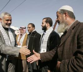 بالصور : حكومة « هنية » تشرع في إعادة إعمار ما دمره الإحتلال