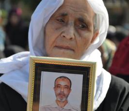 بالصور: مؤسسة مهجة القدس تنظم وقفة تضامنية مع الأسرى بسجون الإحتلال 