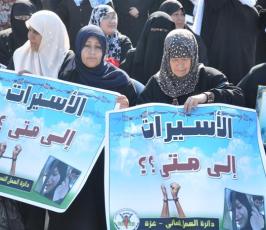بالصور: مؤسسة مهجة القدس تنظم وقفة تضامنية مع الأسرى بسجون الإحتلال 