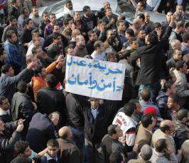 بالصور : تظاهرات حاشدة في القاهرة ضد الفقر والبطالة 
