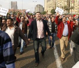 بالصور : تظاهرات حاشدة في القاهرة ضد الفقر والبطالة 