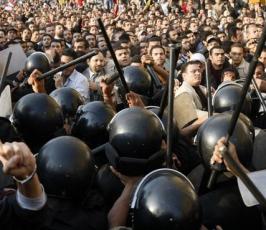 بالصور : تظاهرات حاشدة في القاهرة ضد الفقر والبطالة 