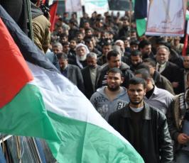 بالصور:قوى المقاومة الفلسطينية بغزة تخرج بمسيرة حاشدة ضد السلطة برام الله