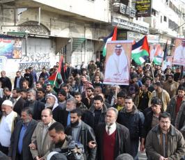 بالصور:قوى المقاومة الفلسطينية بغزة تخرج بمسيرة حاشدة ضد السلطة برام الله