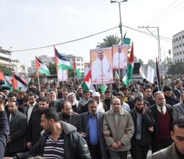 بالصور:قوى المقاومة الفلسطينية بغزة تخرج بمسيرة حاشدة ضد السلطة برام الله