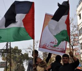 بالصور:قوى المقاومة الفلسطينية بغزة تخرج بمسيرة حاشدة ضد السلطة برام الله