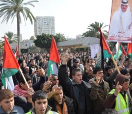 بالصور:قوى المقاومة الفلسطينية بغزة تخرج بمسيرة حاشدة ضد السلطة برام الله
