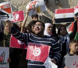 بالصور : تظاهرات في مدينة القدس المحتلة للشعبين التونسي والمصري