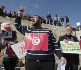 بالصور : تظاهرات في مدينة القدس المحتلة للشعبين التونسي والمصري