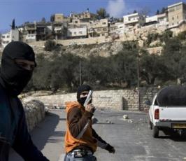 بالصور: الشرطة الإسرائلية تعتقل شبان فلسطينيين بمواجهات بالقدس المحتلة