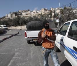 بالصور: الشرطة الإسرائلية تعتقل شبان فلسطينيين بمواجهات بالقدس المحتلة