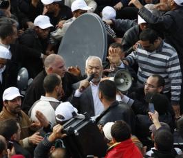بالصور : وصول الزعيم التونسي راشد الغنوشي إلى تونس 