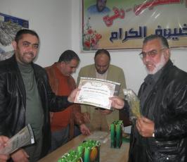 بالصور: منتدى المعلم يكرم منتدى الممرض الفلسطيني بفوزه بانتخابات التمريض
