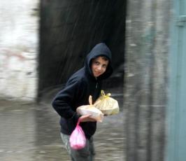 بالصور:أمطار غزيرة تسقط على قطاع غزة