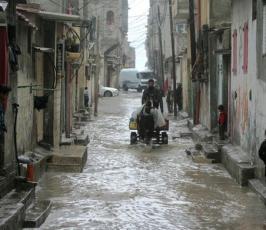 بالصور:أمطار غزيرة تسقط على قطاع غزة