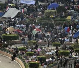بالصور : أحداث دامية في ساحة ميدان التحرير توقع قتلى وجرحى