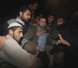 بالصور : القيادي في القسام أيمن نوفل يصل غزة بعد اعتقال دام 3 سنوات في مصر