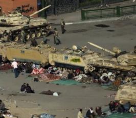 بالصور : استمرار التظاهرات في ميدان التحرير ضد نظام الحكم في مصر