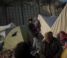 بالصور : استمرار التظاهرات في ميدان التحرير ضد نظام الحكم في مصر