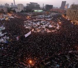 بالصور : استمرار التظاهرات في ميدان التحرير ضد نظام الحكم في مصر