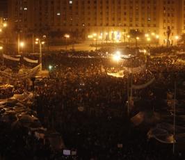 بالصور : استمرار التظاهرات في ميدان التحرير ضد نظام الحكم في مصر