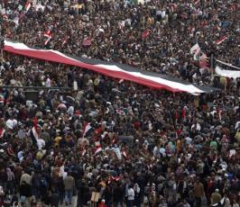 بالصور : استمرار التظاهرات في ميدان التحرير ضد نظام الحكم في مصر