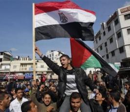 بالصور:مسيرة دعماً للشعب المصرى بغزة