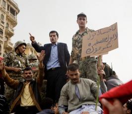 بالصور : مشاهد مضحكة من ميدان التحرير