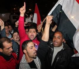 بالصور : فرحة عارمة في شوارع غزة بانتصار ثورة الشباب المصري وتنحي «  مبارك »