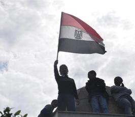بالصور: غزة تخرج بمظاهرات لتبارك نجاح ثورة الشعب المصرى 