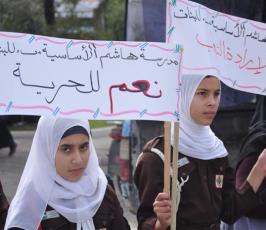 بالصور: غزة تخرج بمظاهرات لتبارك نجاح ثورة الشعب المصرى 