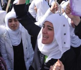 بالصور: غزة تخرج بمظاهرات لتبارك نجاح ثورة الشعب المصرى 