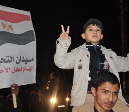 بالصور: حركة الجهاد تنظم مسيرة حاشدة إحتفالاً بنجاح الثورة بمصر