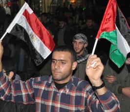 بالصور: حركة الجهاد تنظم مسيرة حاشدة إحتفالاً بنجاح الثورة بمصر