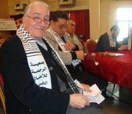 بالصور :جمعية الرحمة تقدم مساعدات لطلبة الجامعات بغزة