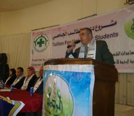 بالصور :جمعية الرحمة تقدم مساعدات لطلبة الجامعات بغزة