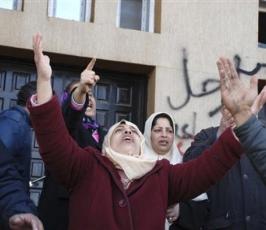 بالصور:الليبيون يواصلون تظاهرهم لإسقاط النظام