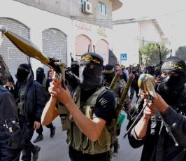 بالصور:سرايا القدس تشيع جثمان الشهيد عبدالمجيد شاهين من دير البلح