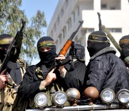 بالصور:سرايا القدس تشيع جثمان الشهيد عبدالمجيد شاهين من دير البلح