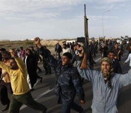 بالصور : ثوار ليبيا يواصلون زحفهم لتحرير باقي المدن
