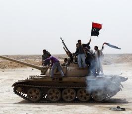 بالصور : ثوار ليبيا يواصلون زحفهم لتحرير باقي المدن
