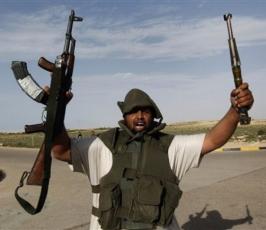 بالصور : ثوار ليبيا يواصلون زحفهم لتحرير باقي المدن