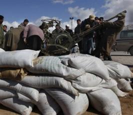 بالصور : ثوار ليبيا يتمركزون على مداخل المدن لحماية المناطق المحررة