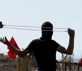 بالصور: مظاهرات ضد الجدار العازل وإشتباكات مع الكيان الصهيونى بالضفة